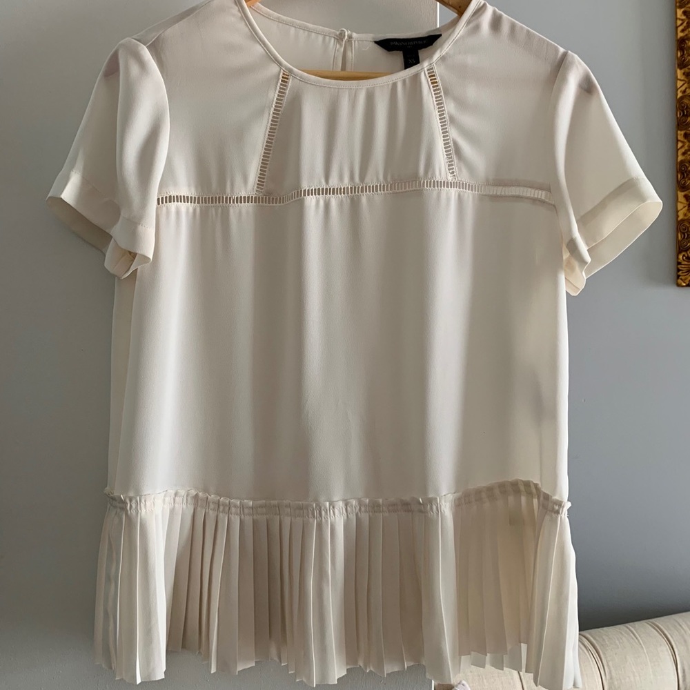 NWOT Banana Republic Cream Pleated Blouse